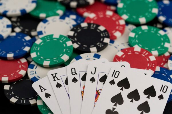 Một số luật chơi Poker đổi thưởng cơ bản